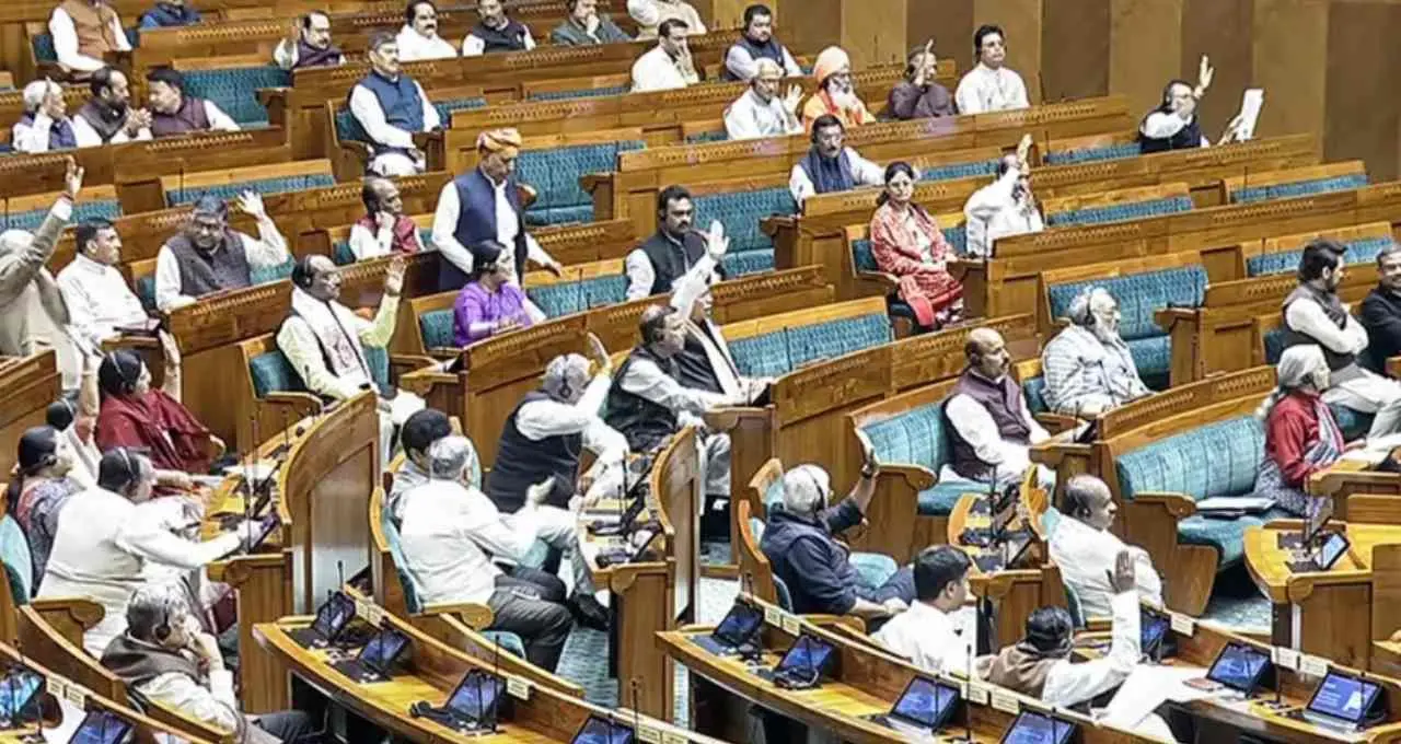 संसद में टकराव कम होने के संकेत, 8 विपक्षी सांसदों का निलंबन हटाने पर सहमति, सर्वदलीय बैठक में बने दो अहम समझौते