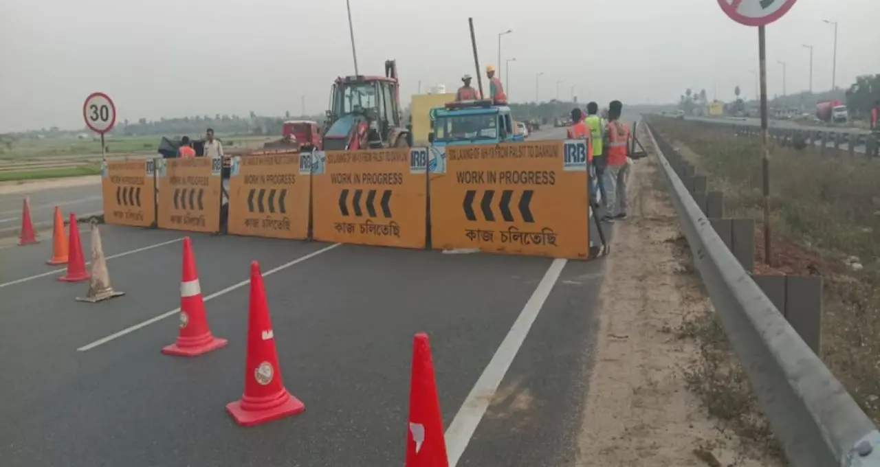 NH 19 Landslide: ধসে বিপর্যস্ত ১৯ নম্বর জাতীয় সড়ক! বর্ধমানের পর বন্ধ কলকাতামুখী লেনও, ভোগান্তিতে যাত্রী