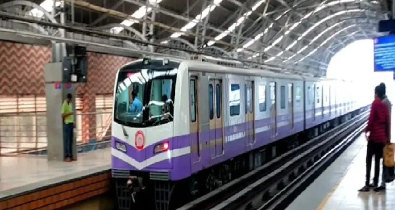 Kolkata Metro New Rules: ব্যাগে মদ-মাংস-হাতুড়ি থাকলেই বিপদ! কলকাতা মেট্রোয় নিষিদ্ধ প্রায় ৩০ জিনিস, ধরা পড়লেই কড়া শাস্তি
