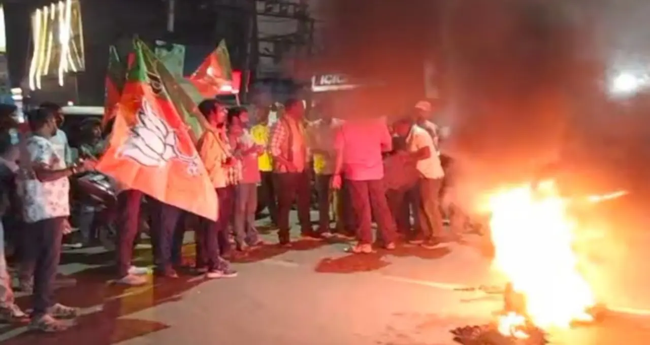 প্রার্থী ঘোষণা ঘিরে বিজেপিতে বিক্ষোভ! আগুন জ্বালিয়ে উত্তাল কর্মী-সমর্থকরা
