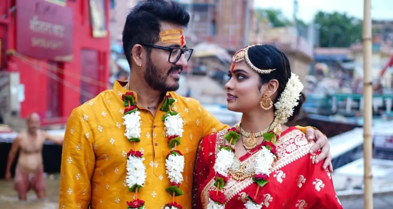 প্রার্থী হতেই ব্যক্তিগত ইস্যুতে ঝড়! “স্ত্রীর নাম কী লিখবেন?”—হিরণকে সরাসরি চ্যালেঞ্জ অনিন্দিতার
