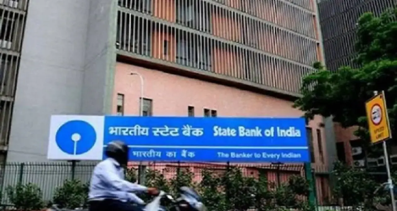 SBI FD Hike: বড় সিদ্ধান্ত State Bank of India-র! ফিক্সড ডিপোজিটে সুদের হার বাড়ল, সঞ্চয়ে মিলবে বাড়তি লাভ
