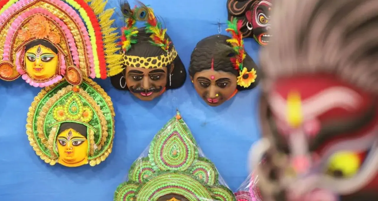 এক ছাদের তলায় গ্রাম বাংলা! ব্যারাকপুরে ‘গ্রাম কৃষ্টি উৎসব’—সংস্কৃতি, সাহিত্য আর খাবারের অনন্য মেলবন্ধন
