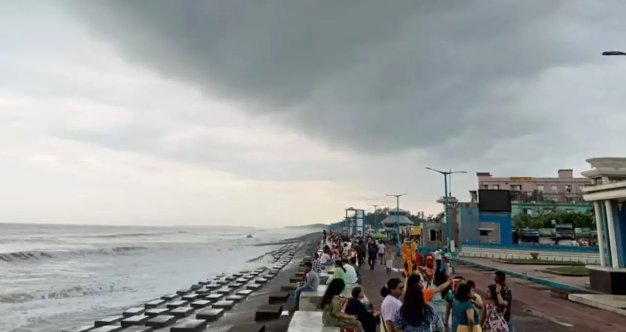 দক্ষিণবঙ্গে কালবৈশাখীর দাপট! ৫০ কিমি বেগে ঝোড়ো হাওয়া-বজ্রবিদ্যুৎ, দিঘা-সহ একাধিক জেলায় সতর্কতা
