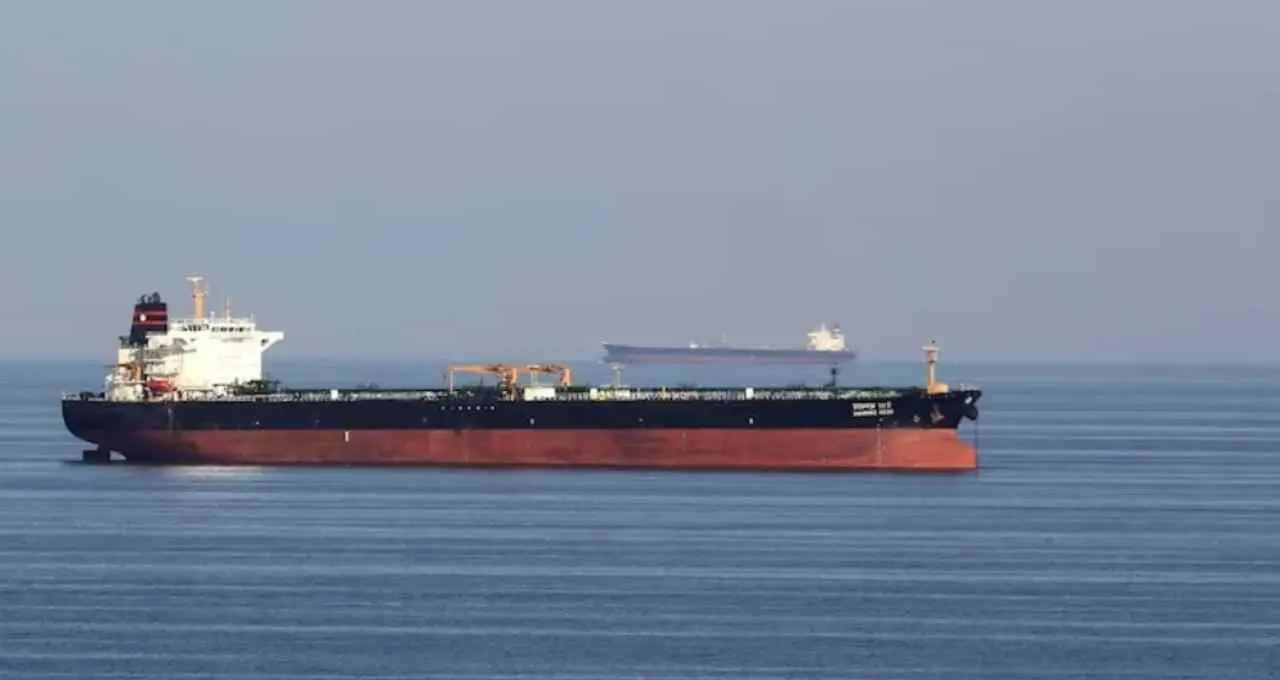 पश्चिम एशिया तनाव के बीच ईरान ने Hormuz Strait खोलकर दिखाया नरम रुख, अमेरिका-इज़राइल के लिए अलग नियम लागू