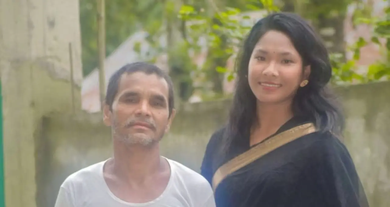 প্রচারের মাঝেই শোকের ছায়া! বাবার প্রয়াণে ভেঙে পড়লেন স্বপ্না বর্মন, রাজগঞ্জে থমকাল ভোটের ছন্দ
