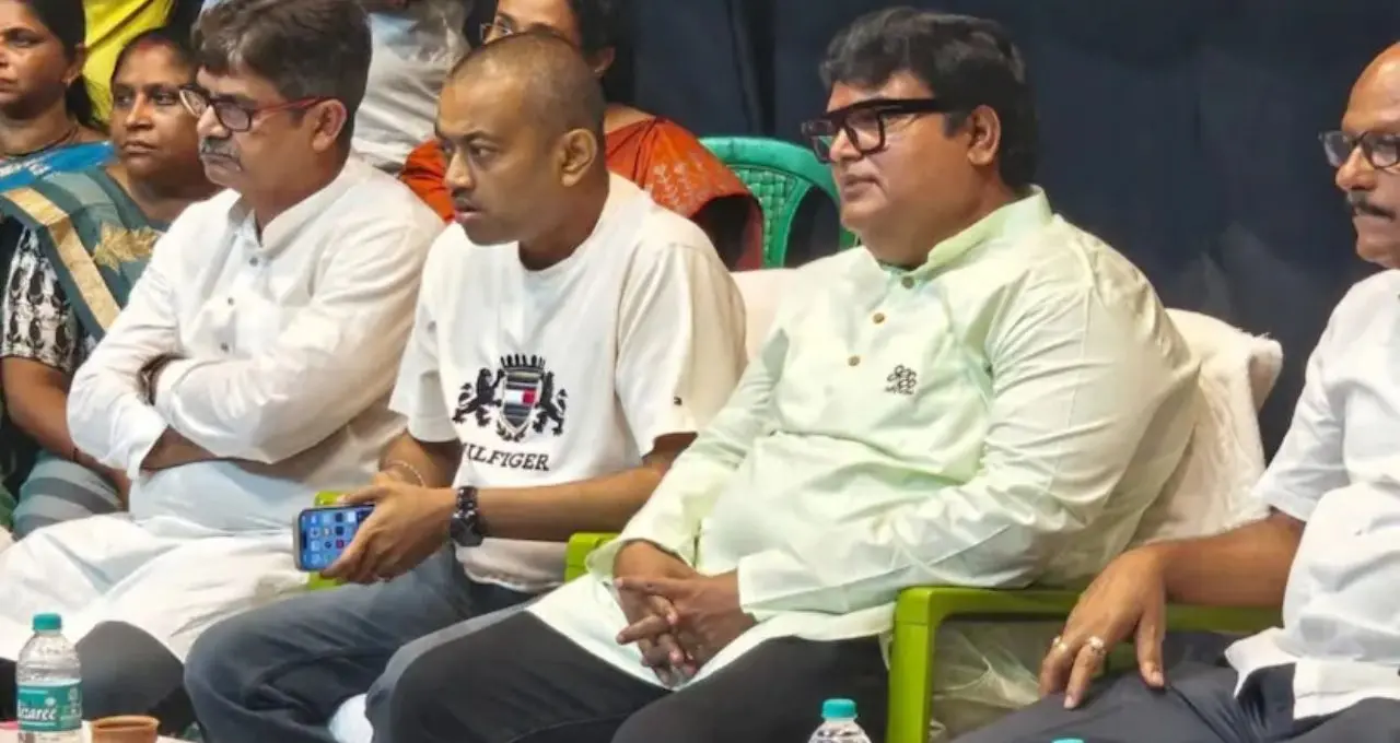 প্রার্থী নন, তবু মাঠে শুভ্রাংশু! ‘ঘরে বসেই জয়’ বার্তা, ৪০ হাজার লিডের দাবি বীজপুরে
