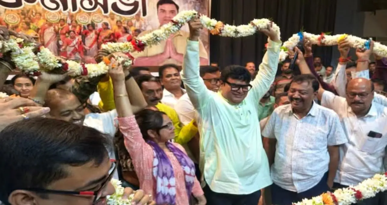 প্রার্থী নন, তবু মাঠে শুভ্রাংশু! ‘ঘরে বসেই জয়’ বার্তা, ৪০ হাজার লিডের দাবি বীজপুরে
