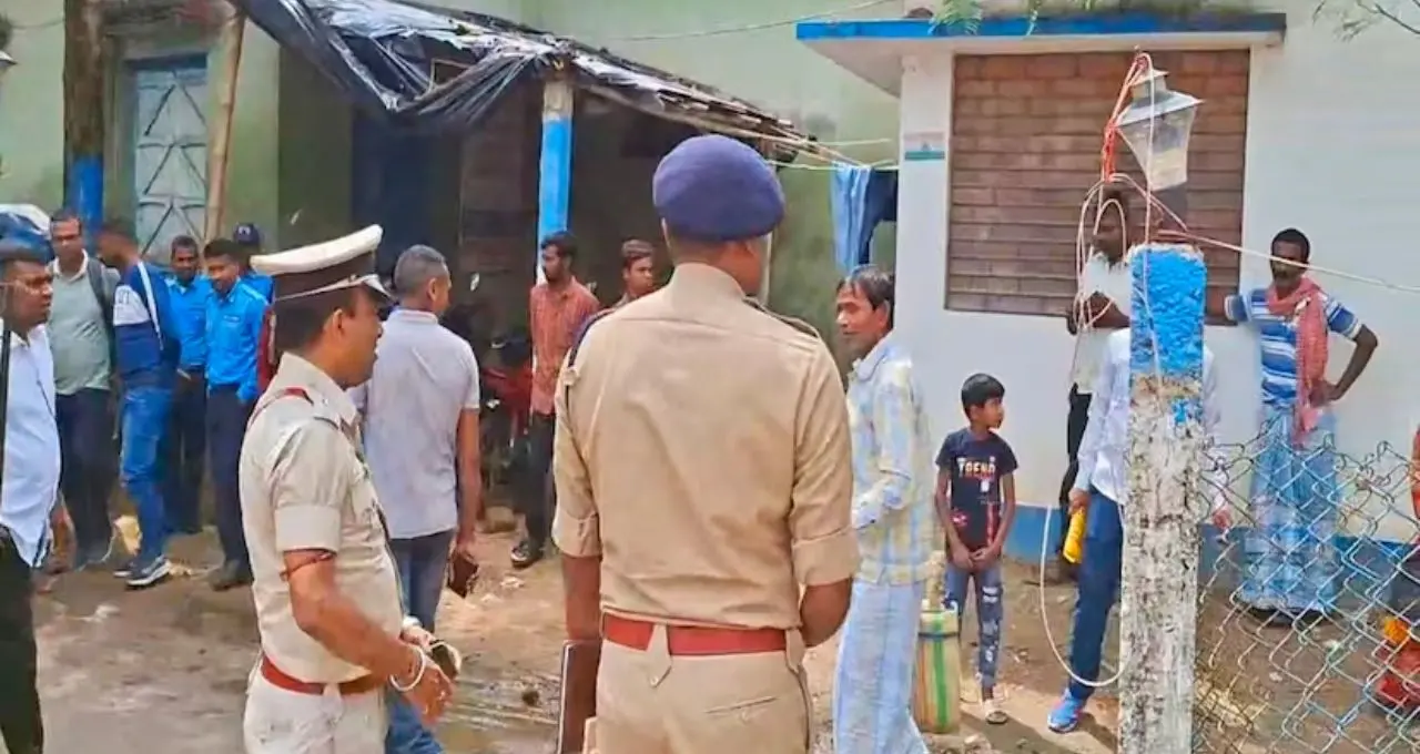 ‘রাউডিদের’ ডেডলাইন! ভোটের আগে কড়া বার্তা মালদহ পুলিশ সুপারের, চিহ্নিতদের গ্রেফতারের হুঁশিয়ারি
