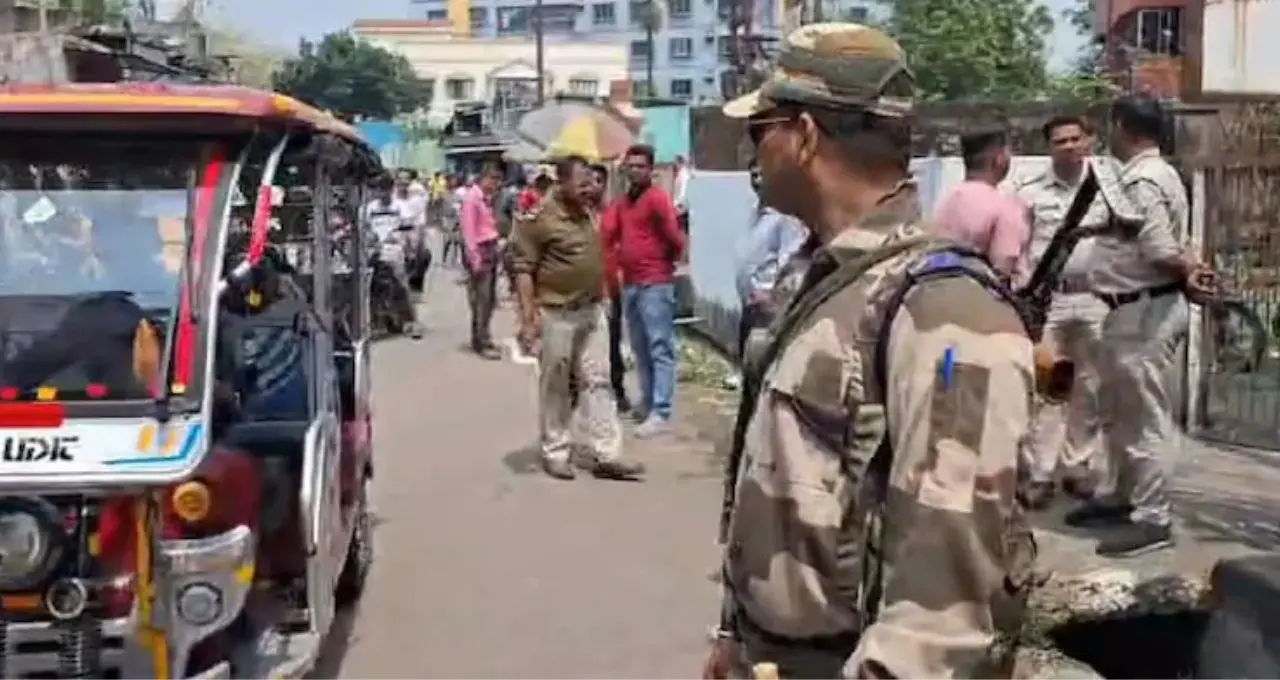 দেওয়াল লিখন মুছতে গিয়েই হামলা! কমিশনের কর্মীদের মারধরে উত্তপ্ত দুর্গাপুর, গ্রেফতার ৩

