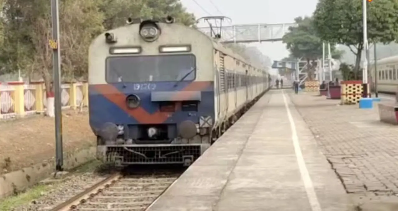 Indian Railways Recruitment: মাধ্যমিক পাশেই বড় সুযোগ! ১১ হাজারের বেশি শূন্যপদে অ্যাসিস্ট্যান্ট লোকো পাইলট নিয়োগ, জানুন শেষ তারিখ