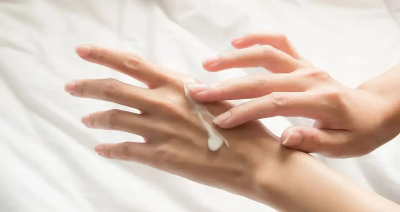 Night Cream Tips: রাতেই ত্বকের আসল যত্ন! কোন নাইট ক্রিম মাখবেন, কীভাবে ব্যবহার করবেন—জানাচ্ছেন বিশেষজ্ঞ
