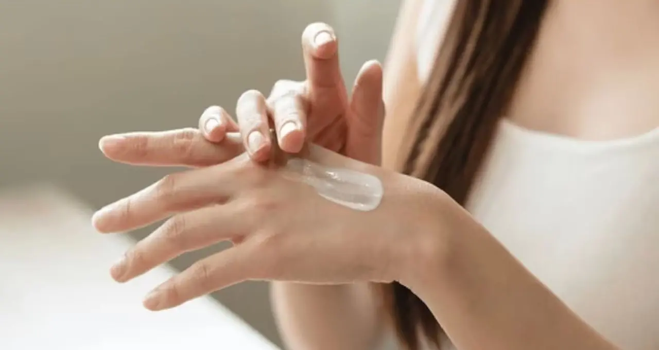 Night Cream Tips: রাতেই ত্বকের আসল যত্ন! কোন নাইট ক্রিম মাখবেন, কীভাবে ব্যবহার করবেন—জানাচ্ছেন বিশেষজ্ঞ
