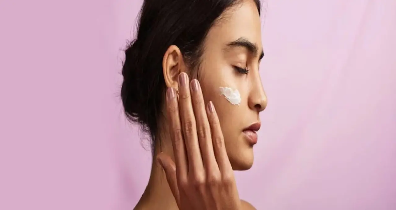 Night Cream Tips: রাতেই ত্বকের আসল যত্ন! কোন নাইট ক্রিম মাখবেন, কীভাবে ব্যবহার করবেন—জানাচ্ছেন বিশেষজ্ঞ
