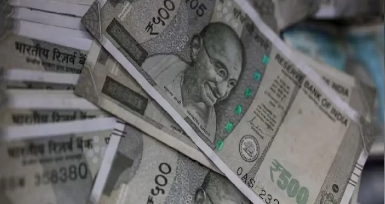 Investments and Returns 2026: ব্যাঙ্ক FD ছাড়িয়ে রিটার্ন! এই সরকারি স্কিমে বিনিয়োগেই নিরাপত্তা ও লাভ দুটোই
