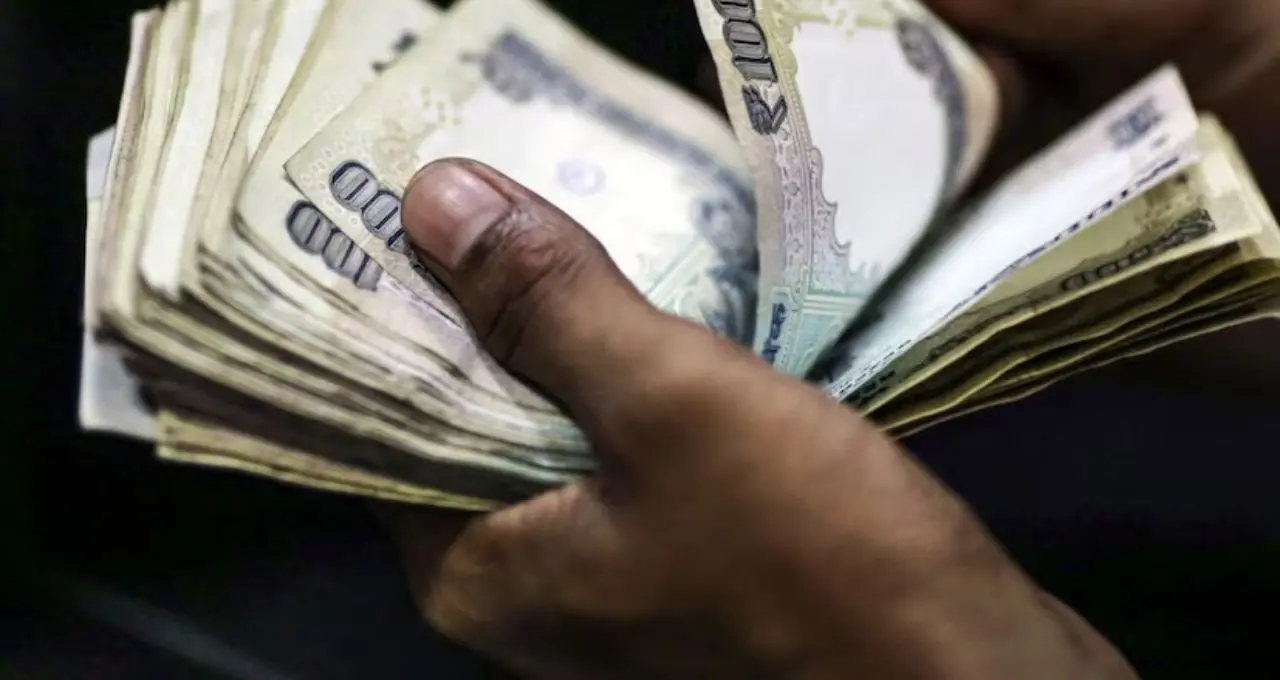 Investments and Returns 2026: ব্যাঙ্ক FD ছাড়িয়ে রিটার্ন! এই সরকারি স্কিমে বিনিয়োগেই নিরাপত্তা ও লাভ দুটোই
