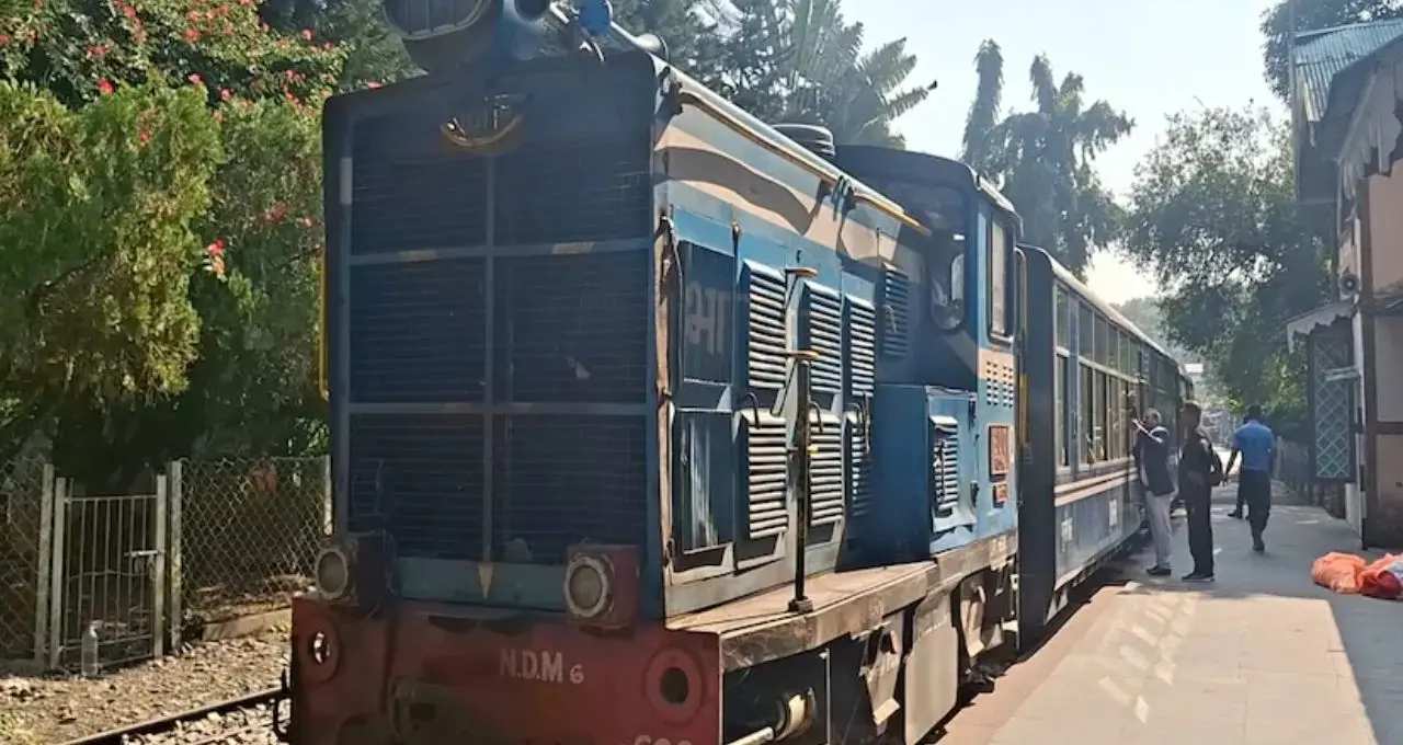 দার্জিলিং টয়ট্রেনে বর্ষাতেও নিশ্চিন্ত সফর! ধস রুখতে রেলের বিশেষ নজরদারি অভিযান
