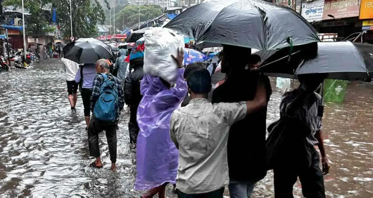 उत्तर भारत और पूर्वी राज्यों में बदलेगा मौसम: यूपी, पंजाब, बिहार समेत 12 राज्यों में बारिश और तूफान की चेतावनी