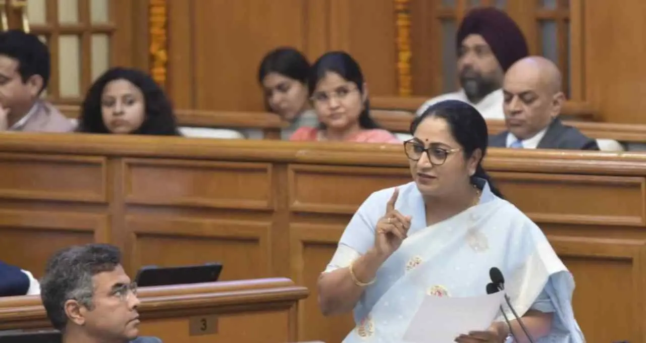 दिल्ली बजट 2026: परिवहन में 8374 करोड़ निवेश, इलेक्ट्रिक बसें और नई सड़क परियोजनाओं की हुई घोषणा