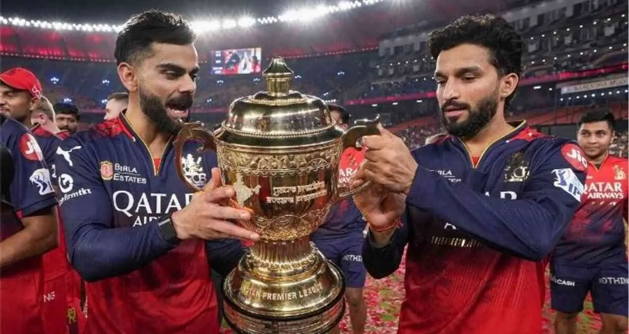 आईपीएल 2026: राजस्थान के बाद रॉयल चैलेंजर्स बेंगलुरू भी बिकी, चार बड़ी कंपनियों ने मिलकर 16,706 करोड़ रुपये में खरीदा 
