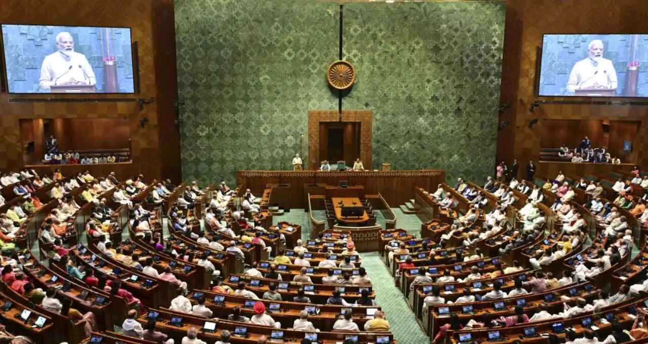 Women Reservation Bill: स्पेशल सत्र की तैयारी के बीच कांग्रेस का हमला, चुनावी फायदे के आरोप से गरमाई राजनीति