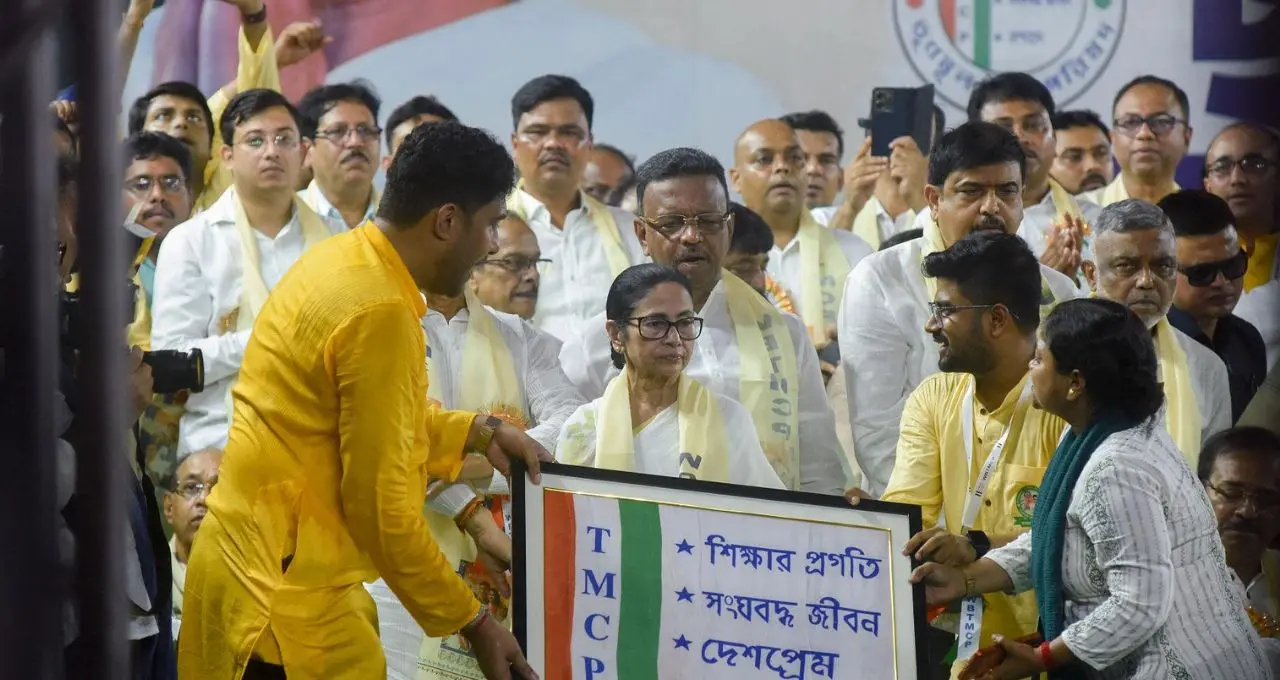 Abhishek Banerjee: কালচিনিতে বড় দলবদল! বিজেপি ছেড়ে তৃণমূলে ফিরলেন উইলসন, রোড শো-এ চমক

