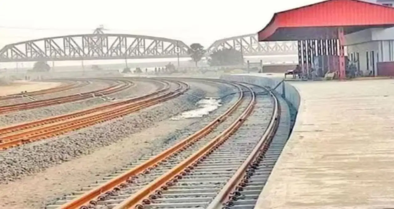 ভোটের আগে রেলের মেগা ঘোষণা! বাংলাকে দেশজুড়ে জুড়বে ২৮টি স্পেশ্যাল ট্রেন

