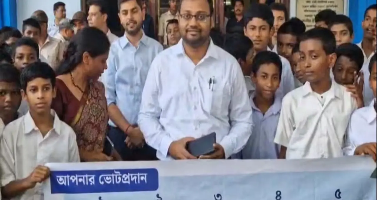 নদিয়ায় ভোটে ‘শুশুক’ ম্যাসকট! পরিবেশ ও গণতন্ত্র—দুই বার্তায় জোড়া চমক প্রশাসনের
