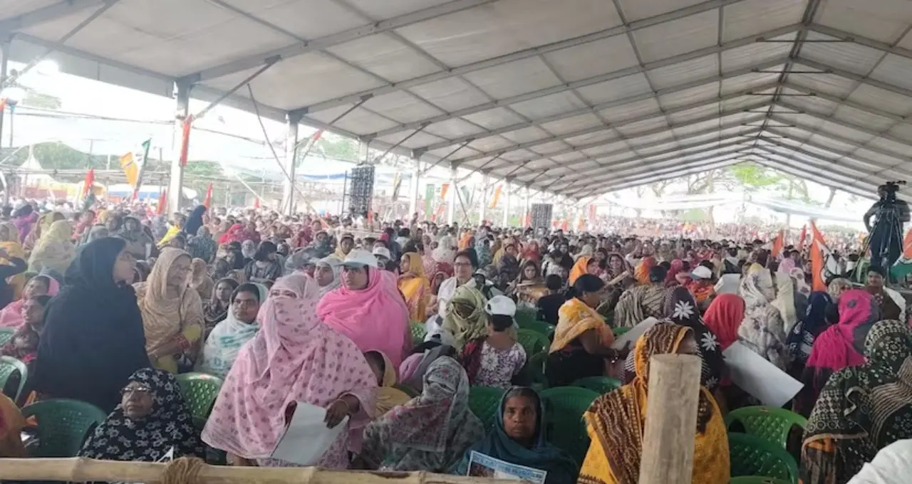প্রবল বৃষ্টিতে ভেস্তে গেল সভা! ভগবানগোলায় নামতে পারল না অভিষেকের হেলিকপ্টার, হতাশ কর্মী-সমর্থকরা