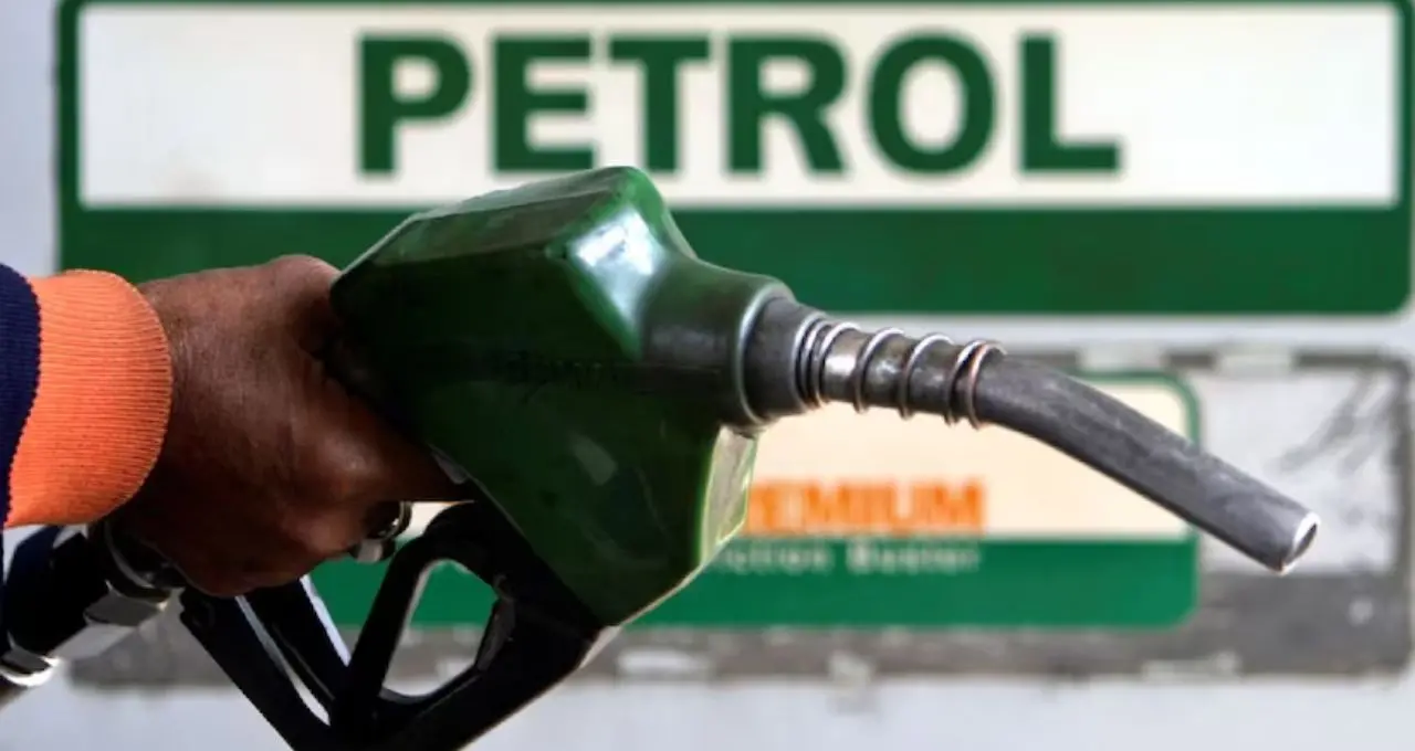 Petrol Diesel Price: ভারতের কোথায় সবচেয়ে সস্তা পেট্রল? কেন রাজ্যভেদে বদলায় তেলের দাম
