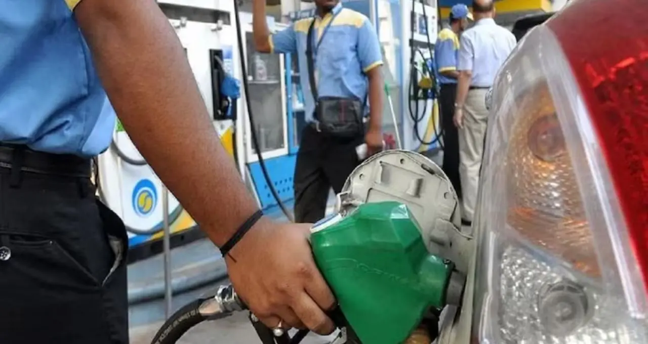 Petrol Diesel Price: ভারতের কোথায় সবচেয়ে সস্তা পেট্রল? কেন রাজ্যভেদে বদলায় তেলের দাম
