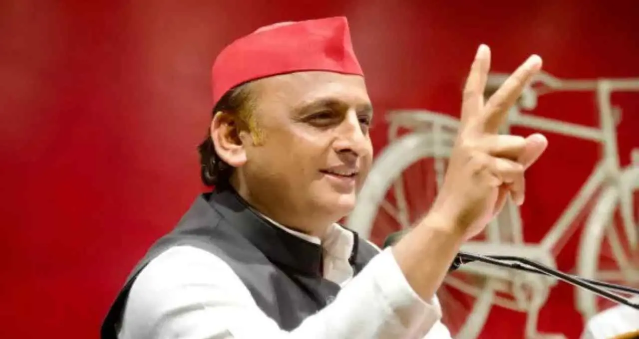UP 2027 चुनाव की रणनीति में सपा ने खेला बड़ा दांव, अखिलेश यादव ने मायावती के गांव और अंबेडकर परिवार को किया शामिल