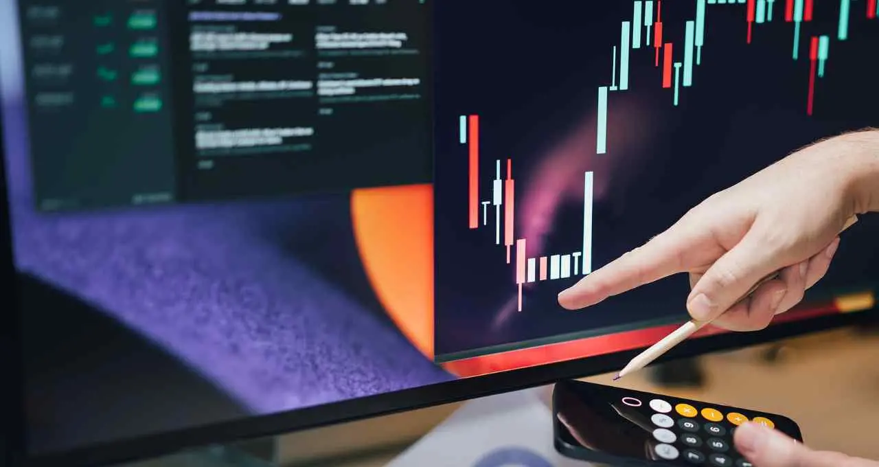 BFSI सेक्टर में शानदार रिटर्न, FY26 में 21 शेयरों ने 25% से अधिक फायदा दिया, सही स्टॉक्स चुनना जरूरी