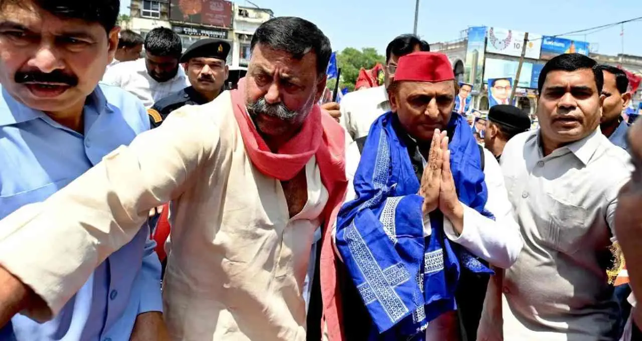 अखिलेश यादव का बड़ा ऐलान: 'गांव-गांव मनाई जाएगी अंबेडकर जयंती, संविधान बचाने के लिए चलाएंगे जन-जागरण अभियान'