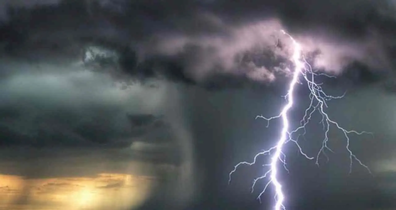 Weather Update: अगले 15 घंटे में 9 राज्यों में तूफानी बारिश का अलर्ट, 75 किलोमीटर प्रति घंटे की गति से चलेगी हवा 