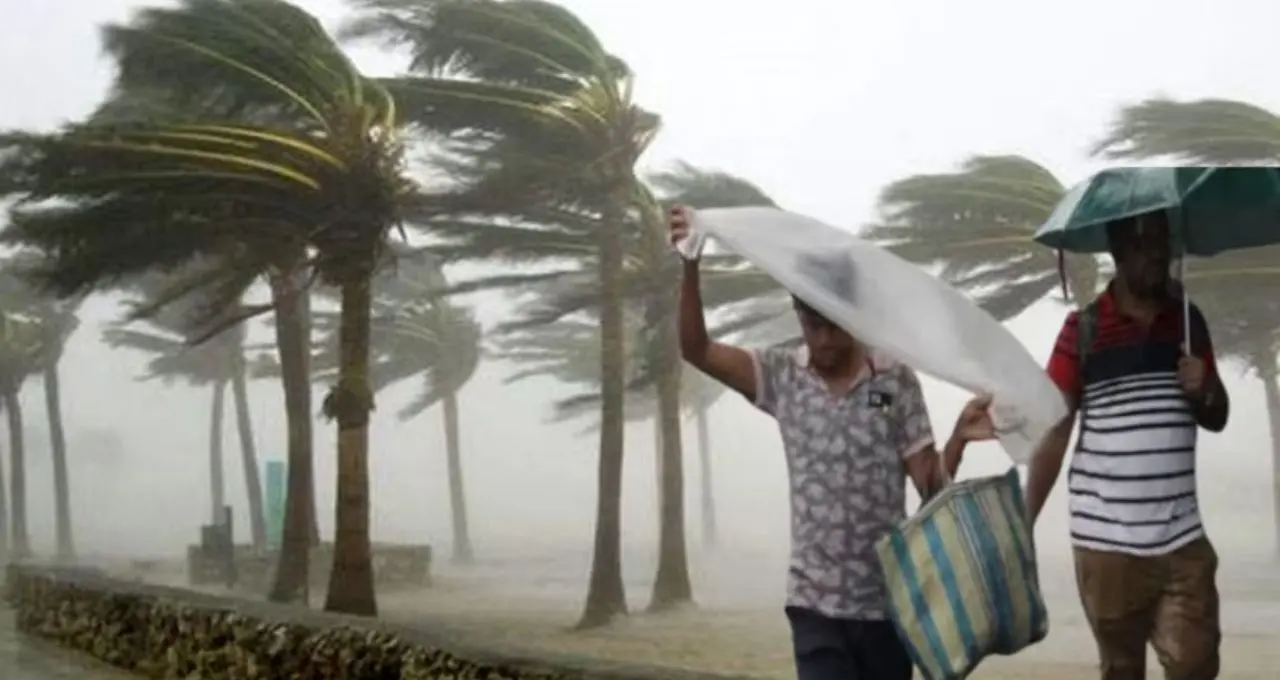 IMD সতর্কতা: ঘণ্টাখানেকেই ঝড়-বৃষ্টি! বজ্রবিদ্যুৎ-সহ তাণ্ডবের আশঙ্কা ৩ জেলায়