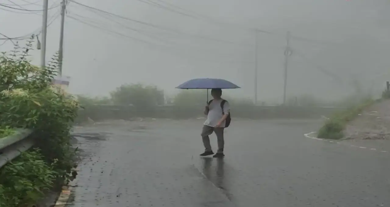 ৮০ কিমি বেগে ধেয়ে আসছে কালবৈশাখী! কলকাতা-সহ দক্ষিণবঙ্গে লাল সতর্কতা, শিলাবৃষ্টির আশঙ্কা
