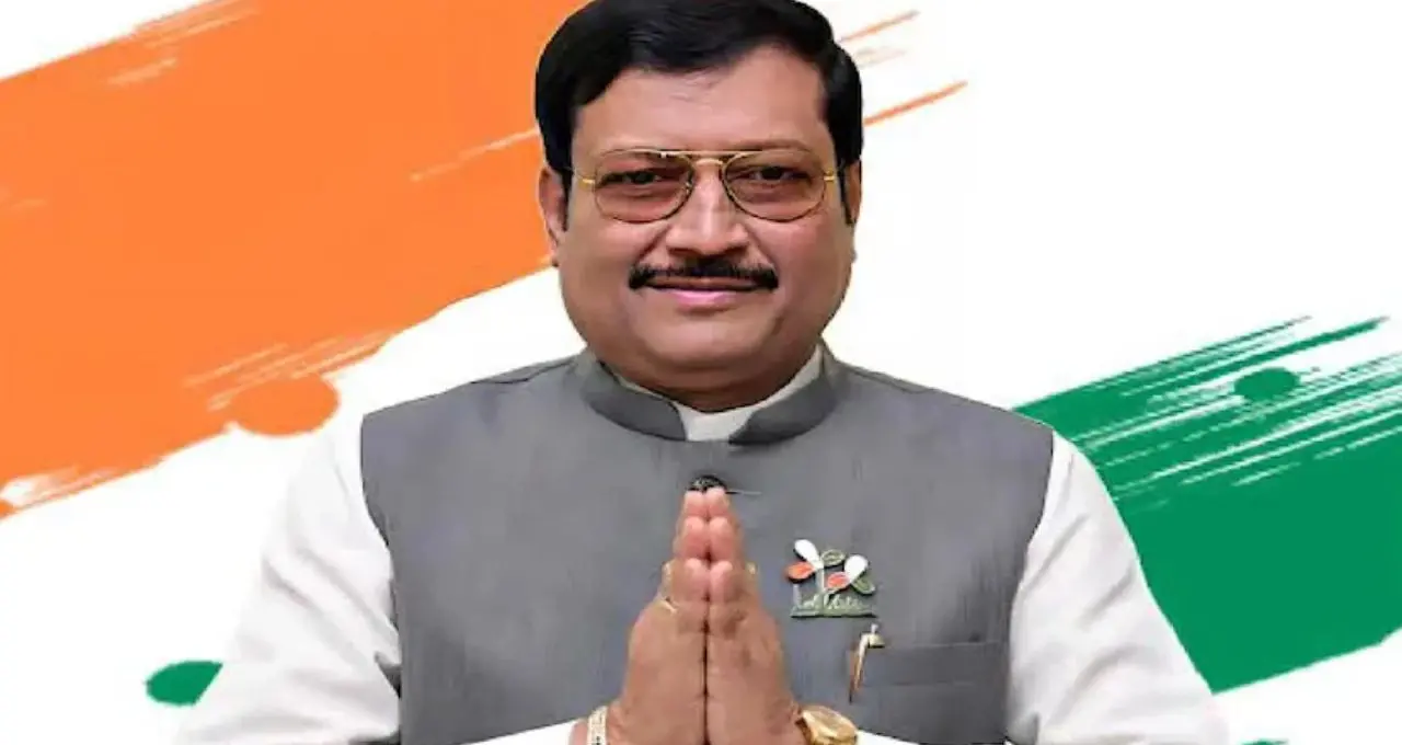 গ্যারেজে বিলাসবহুল গাড়ির সারি, সোনায় মোড়া সম্পদ! বারাসাতে তৃণমূলের হেভিওয়েট Sabyasachi Dutta-র সম্পত্তির খতিয়ান নজরকাড়া
