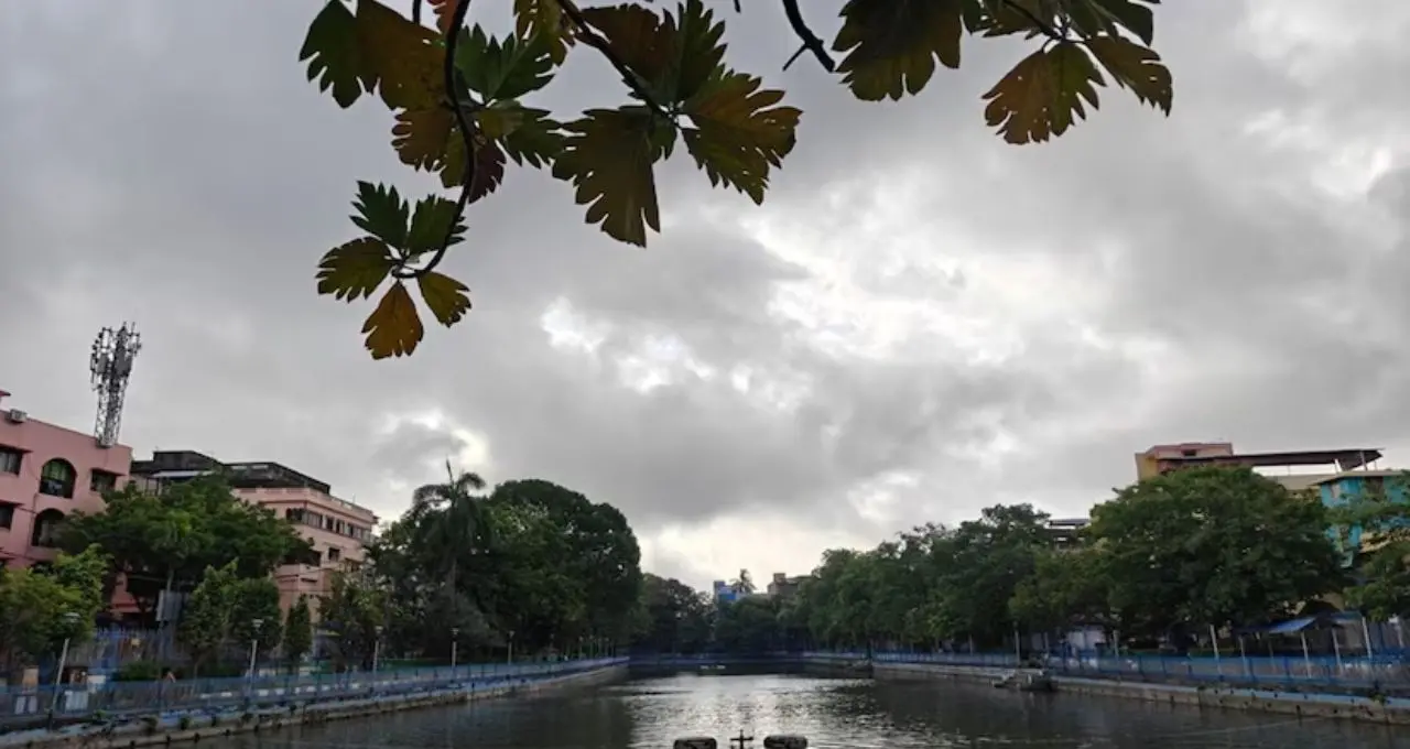 West Bengal Weather Update: হাওয়া বদলের ইঙ্গিত! কয়েকদিনে বাড়বে ৫-৭° তাপমাত্রা, বৃষ্টি কি একেবারেই বিদায় নিচ্ছে?