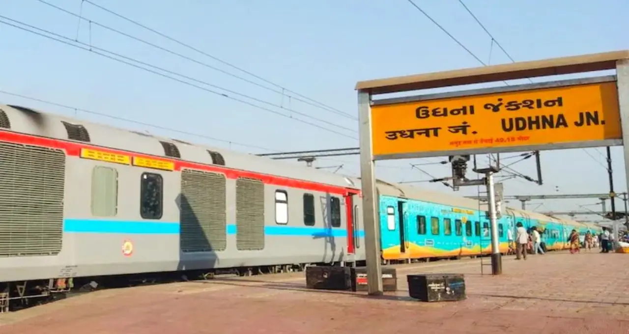 Summer Special Train 2026: ভোটের আবহে বড় স্বস্তি! মালদহ-উধনা স্পেশাল ট্রেন চালু, জানুন সময়সূচি
