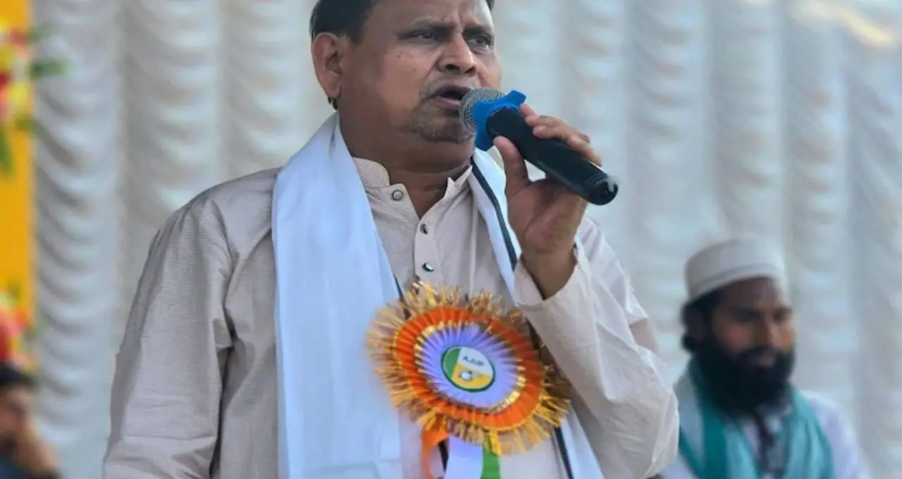 ভাইরাল ভিডিওতে তোলপাড় মুর্শিদাবাদ! মিম-হুমায়ুন জোট ভাঙতেই চড়ল রাজনীতির পারদ, কী বললেন অধীর?
