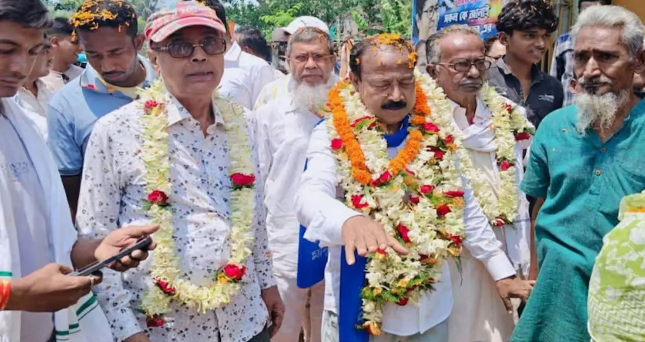 ভাইরাল ভিডিওতে তোলপাড় মুর্শিদাবাদ! মিম-হুমায়ুন জোট ভাঙতেই চড়ল রাজনীতির পারদ, কী বললেন অধীর?
