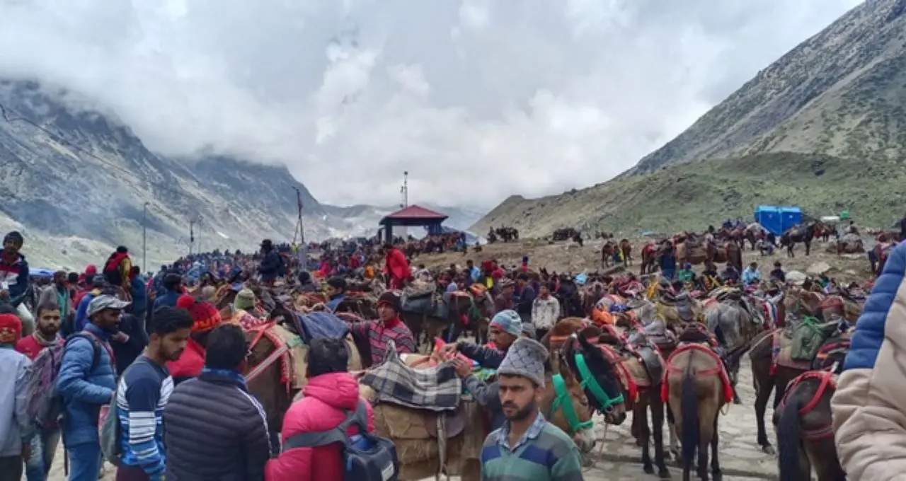 चारधाम यात्रा 2026 की शुरुआत में हादसे: यमुनोत्री मार्ग पर दो श्रद्धालुओं की मौत, स्वास्थ्य को लेकर चेतावनी