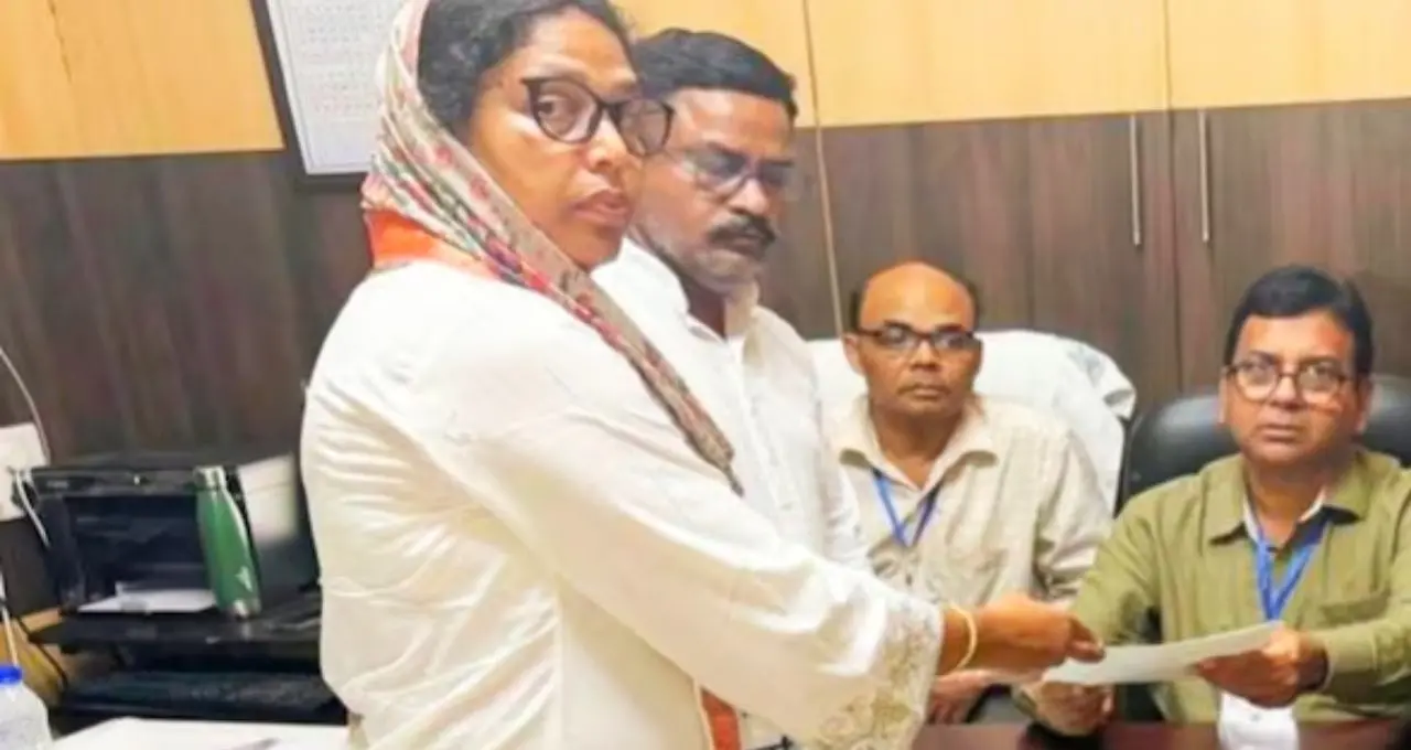 ৫ বছরে তিনগুণ সম্পত্তি! সুজাপুরে চমক Sabina Yeasmin-এর হলফনামায়
