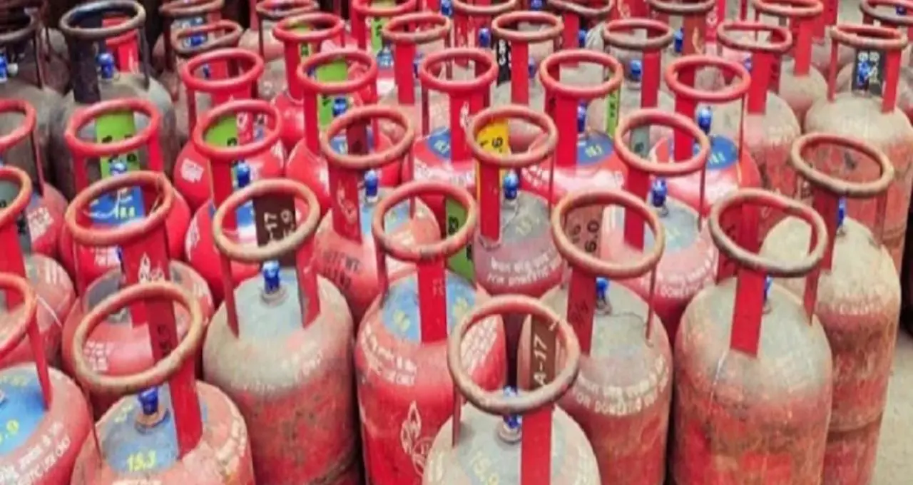 LPG Cylinder Rule: DAC নম্বর না থাকলে মিলবে না গ্যাস! বুকিং করলেও ডেলিভারি আটকে যেতে পারে—জানুন নতুন নিয়ম
