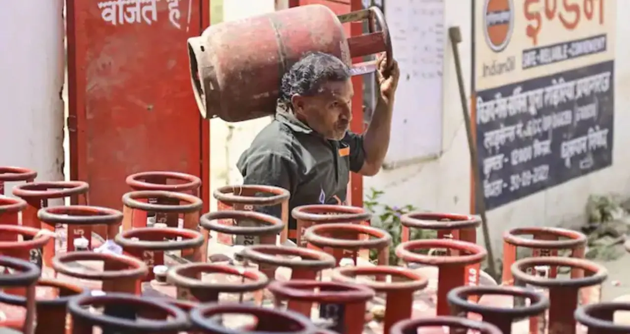 LPG Cylinder Rule: DAC নম্বর না থাকলে মিলবে না গ্যাস! বুকিং করলেও ডেলিভারি আটকে যেতে পারে—জানুন নতুন নিয়ম
