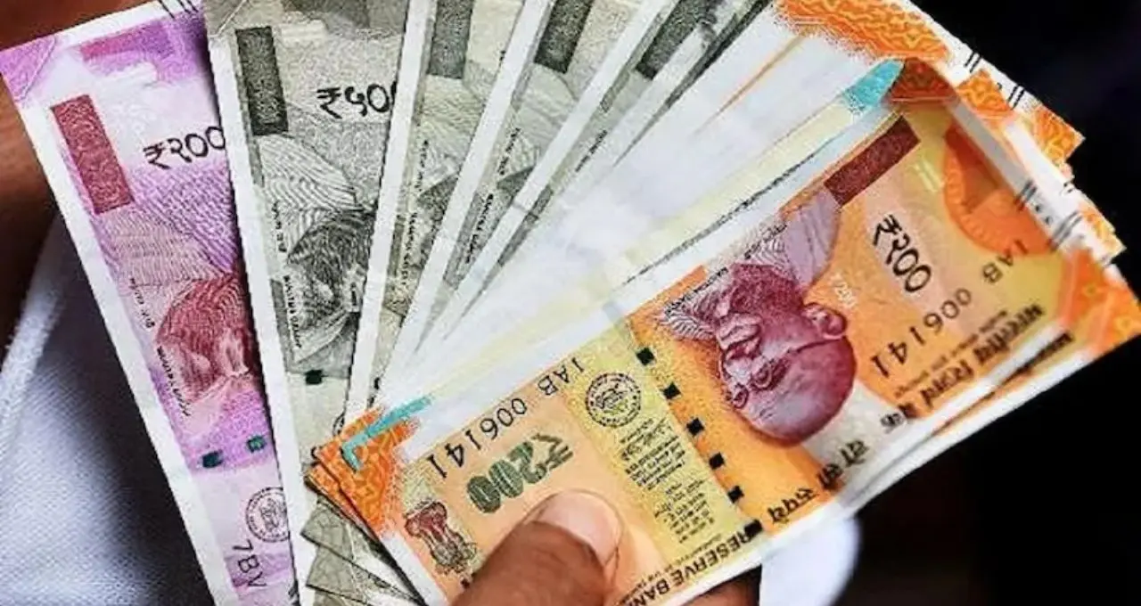 8th Pay Commission: ন্যূনতম বেতন ৬৯,০০০ টাকার প্রস্তাব! কেন্দ্রীয় কর্মীদের বেতন-ডিএ-তে বড়সড় লাফের ইঙ্গিত
