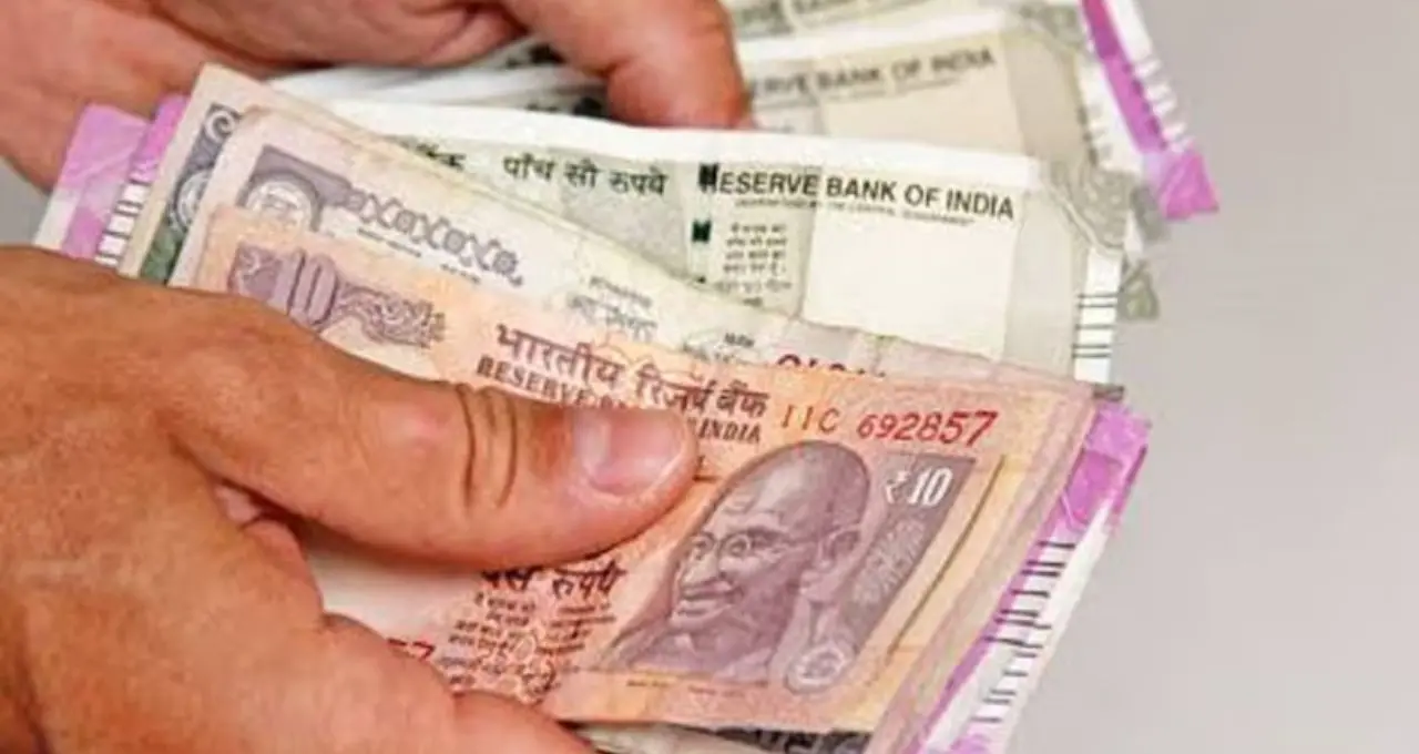 8th Pay Commission: ন্যূনতম বেতন ৬৯,০০০ টাকার প্রস্তাব! কেন্দ্রীয় কর্মীদের বেতন-ডিএ-তে বড়সড় লাফের ইঙ্গিত
