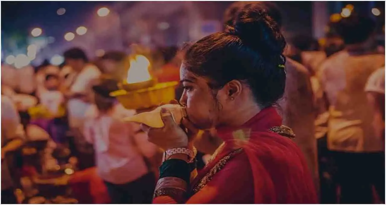 शंख बजाने का सही समय क्या है? जाने इसके फायदे और धार्मिक महत्व