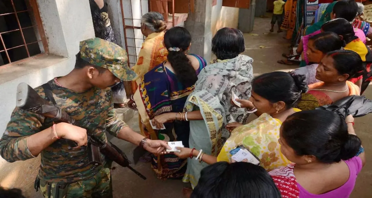 West Bengal Elections Phase 1: ভোটের দিন কী খোলা, কী বন্ধ? স্কুল-ব্যাঙ্ক-মার্কেট থেকে ড্রাই ডে—সম্পূর্ণ গাইড
